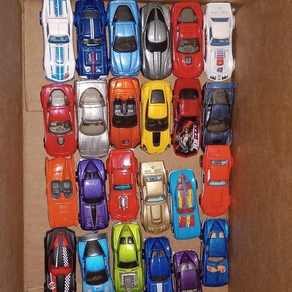 24 Hotwheels  🔥 Corvettes